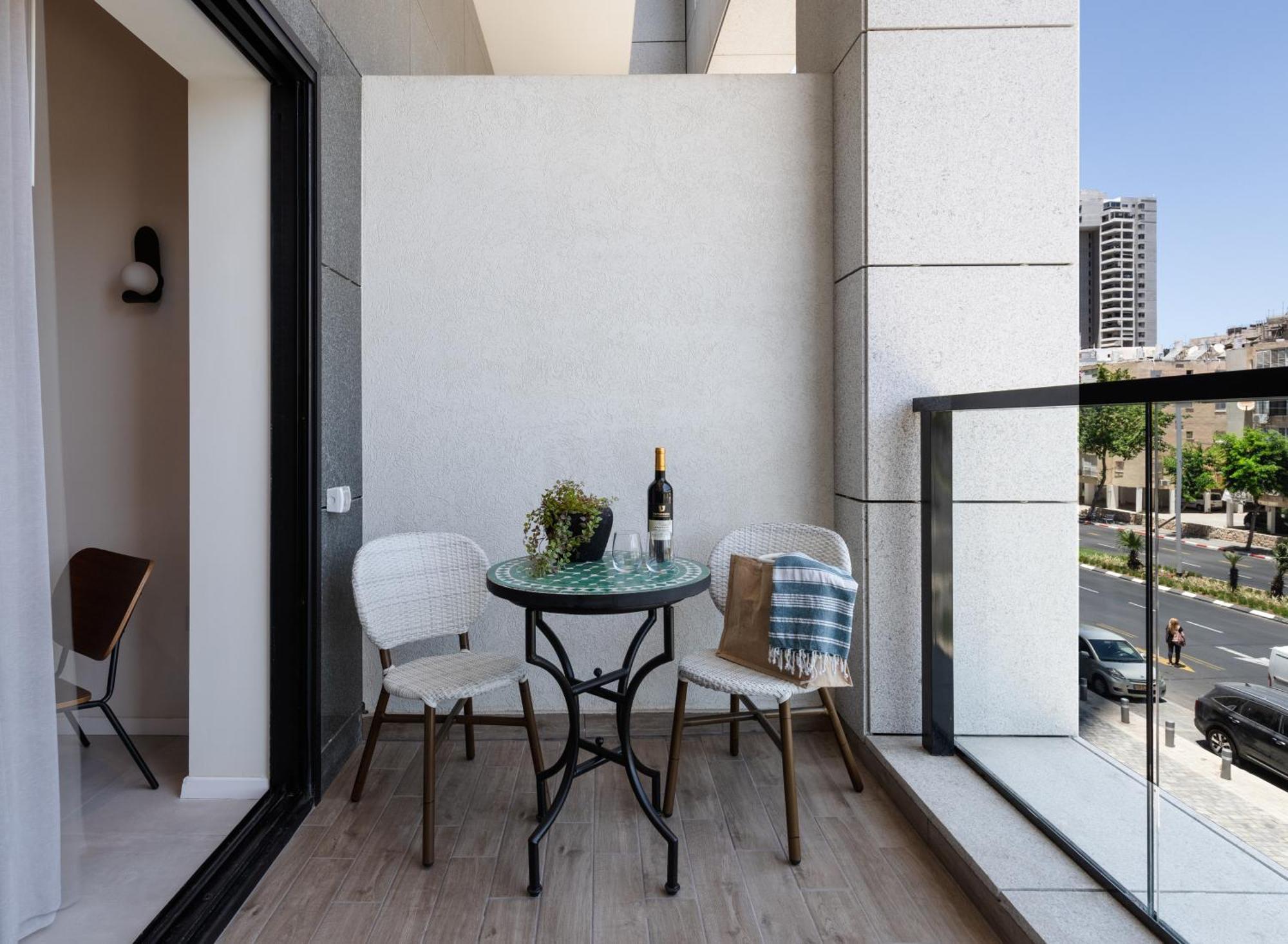 Tayo Studios & Apartments バト・ヤム エクステリア 写真