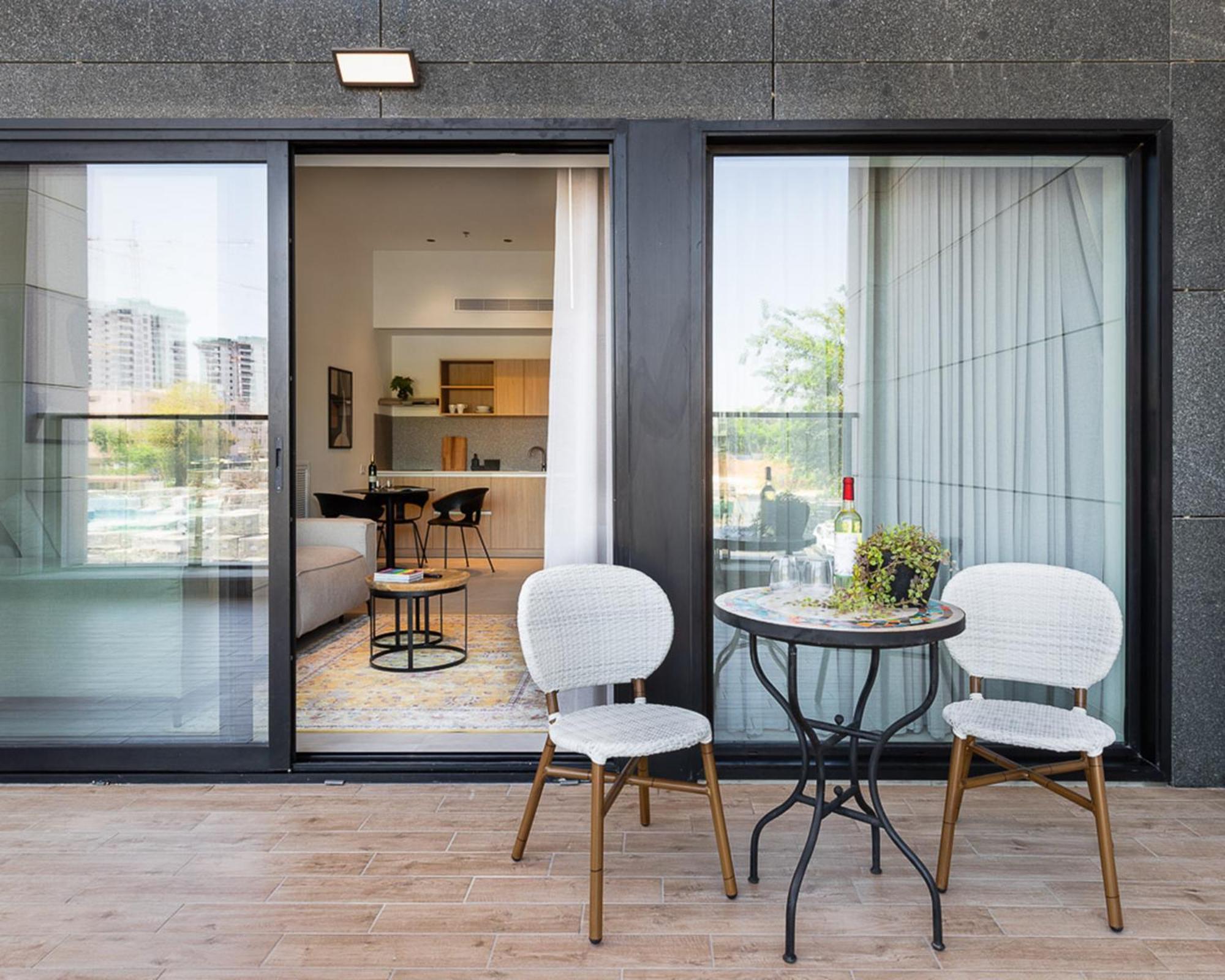 Tayo Studios & Apartments バト・ヤム エクステリア 写真